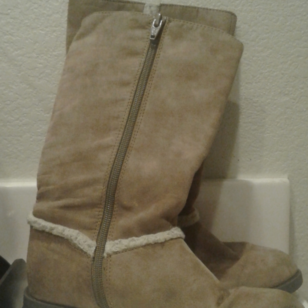 Traveling snow boots